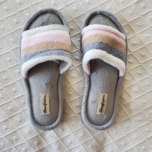 Dearfoams size 7-8 slippers
